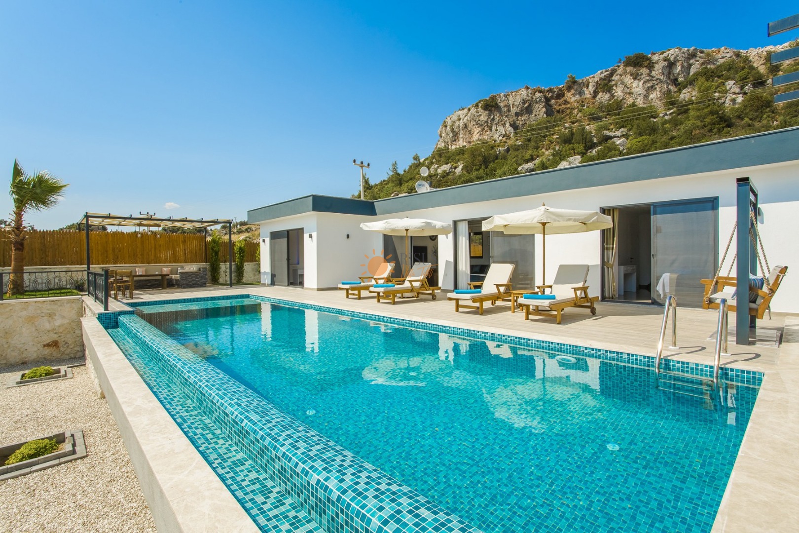 Villa Neco Batı